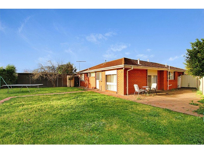 5 Duval Crt, Albanvale VIC 3021