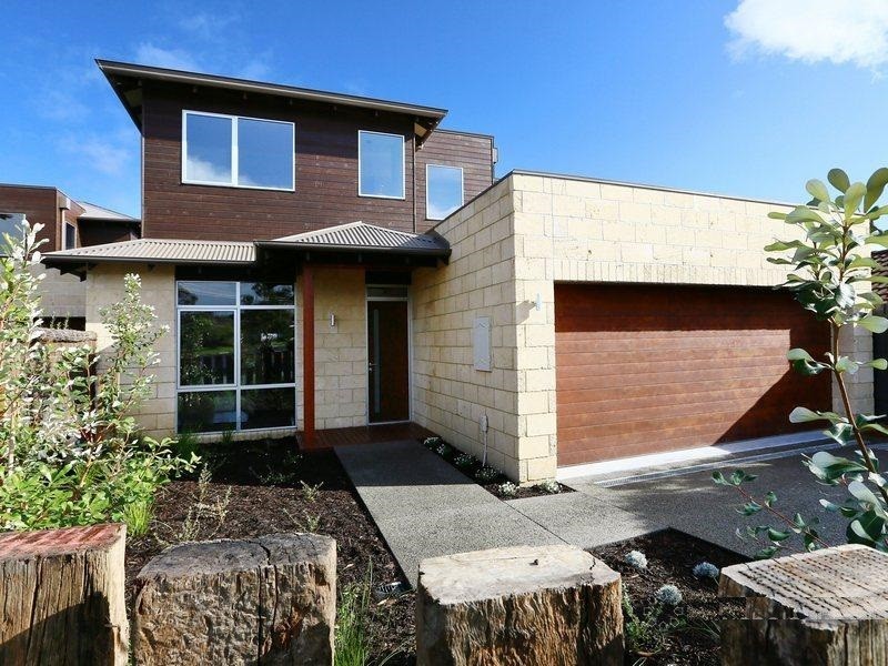 1 Pender Ave, Mornington VIC 3931