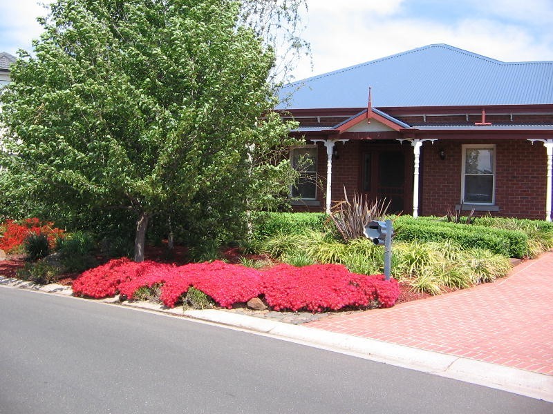 27 Blenheim Way, Caroline Springs VIC 3023