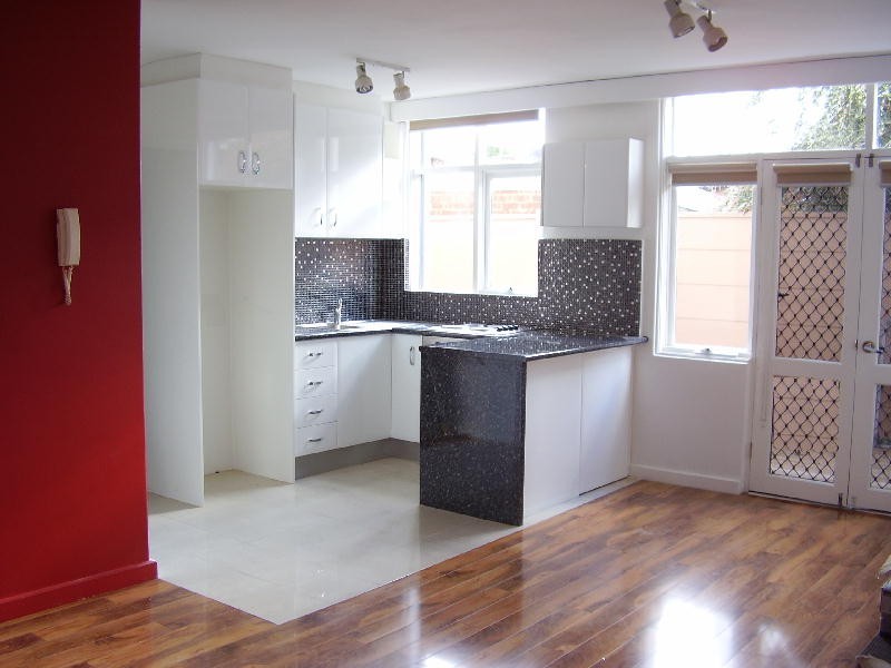 2/17 Bulla Rd, Essendon VIC 3040