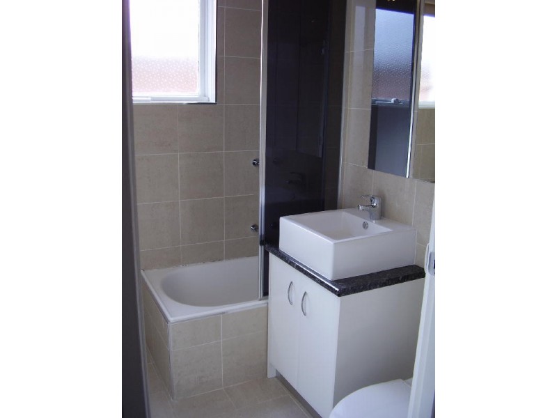 2/17 Bulla Rd, Essendon VIC 3040