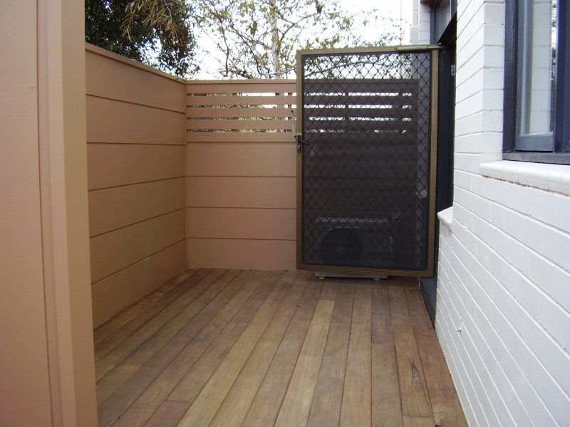 2/17 Bulla Rd, Essendon VIC 3040