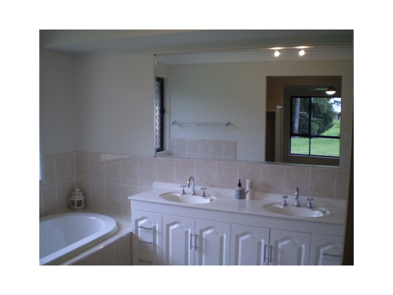 5 Reiners Rd, Samford Valley QLD 4520