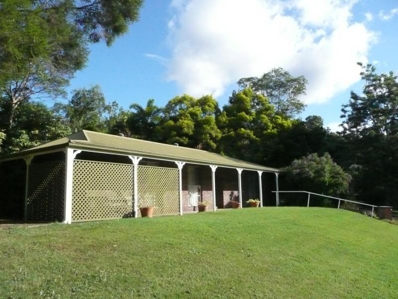 70 Marmindie St, Chapel Hill QLD 4069