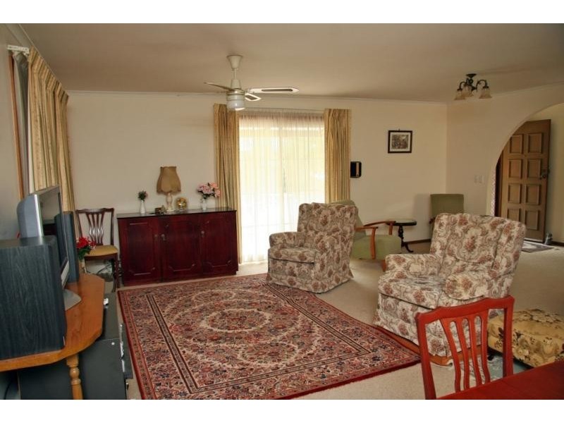 70 Marmindie St, Chapel Hill QLD 4069