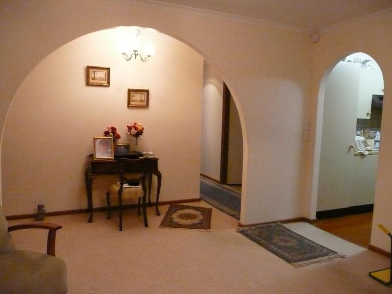 70 Marmindie St, Chapel Hill QLD 4069