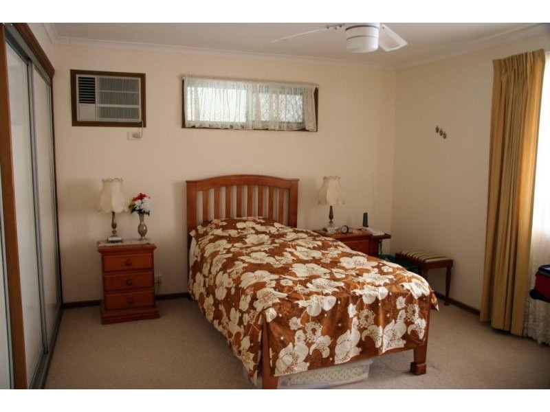 70 Marmindie St, Chapel Hill QLD 4069