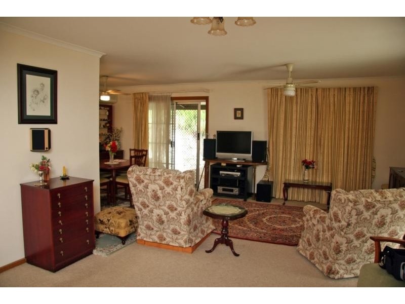 70 Marmindie St, Chapel Hill QLD 4069