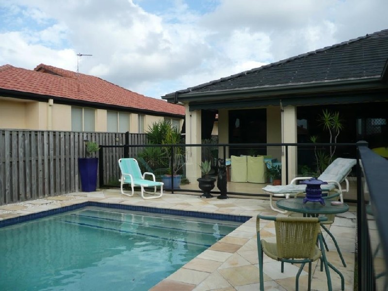 8 Fairbairn Ct, Oxenford QLD 4210