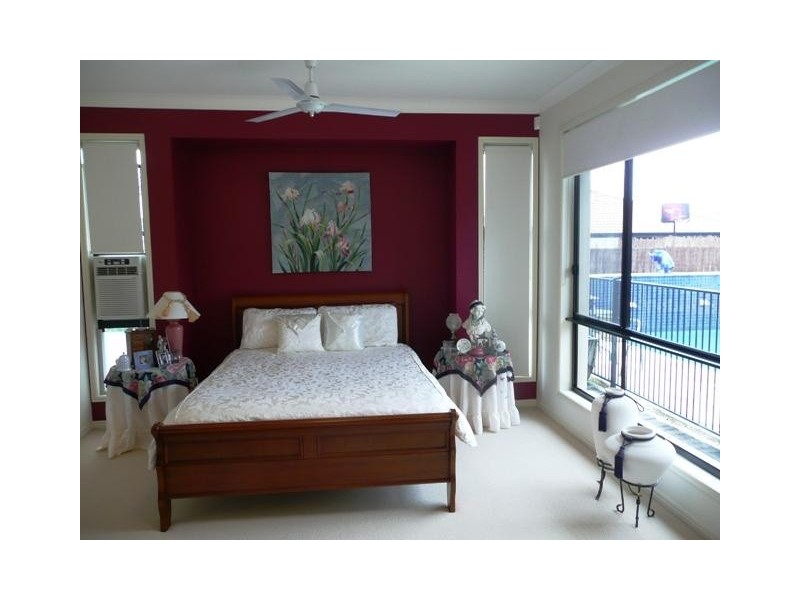 8 Fairbairn Ct, Oxenford QLD 4210