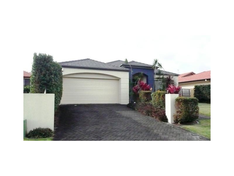 8 Fairbairn Ct, Oxenford QLD 4210