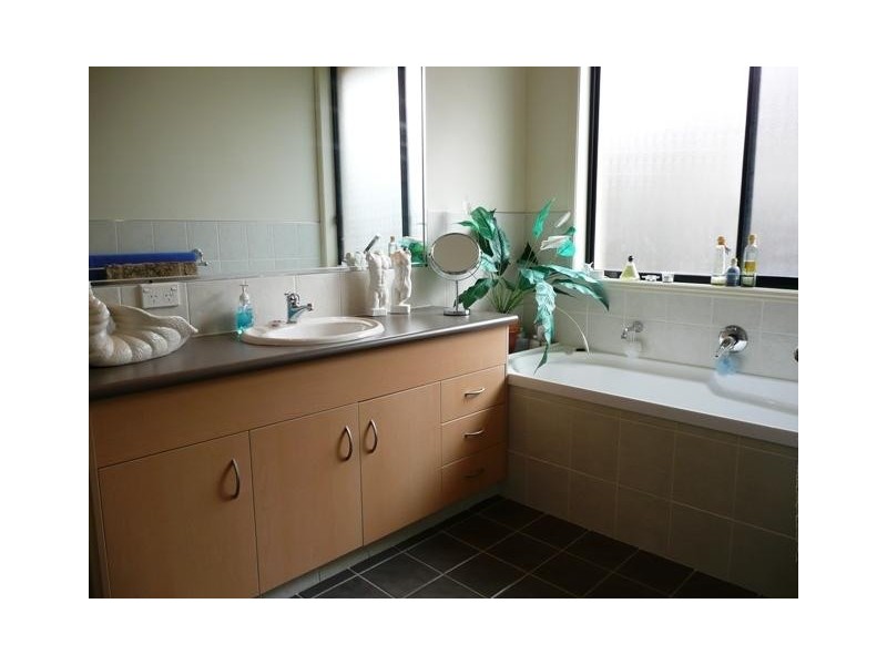 8 Fairbairn Ct, Oxenford QLD 4210