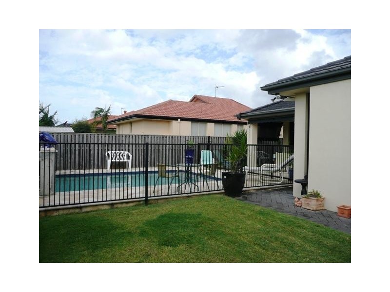 8 Fairbairn Ct, Oxenford QLD 4210