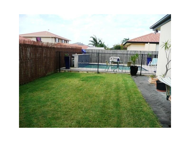 8 Fairbairn Ct, Oxenford QLD 4210