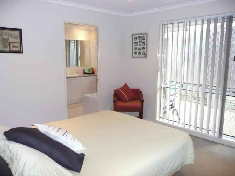 57 Ontario Cres, Parkinson QLD 4115