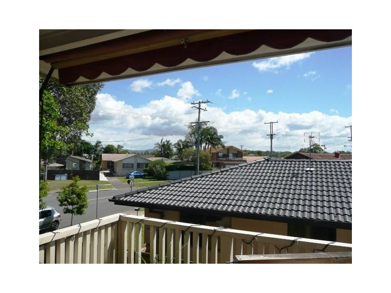 19 Albion Av, Miami QLD 4220