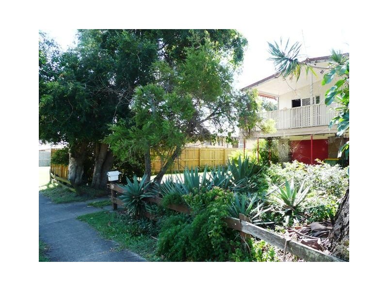 19 Albion Av, Miami QLD 4220