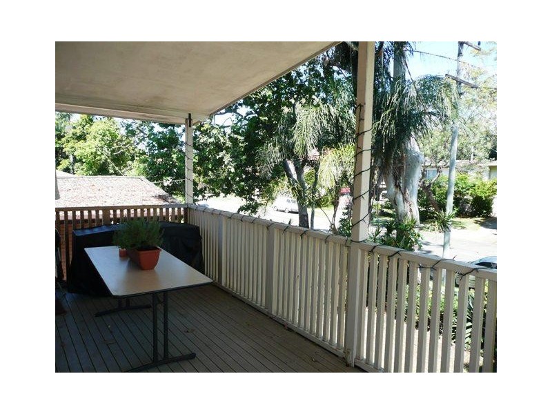 19 Albion Av, Miami QLD 4220