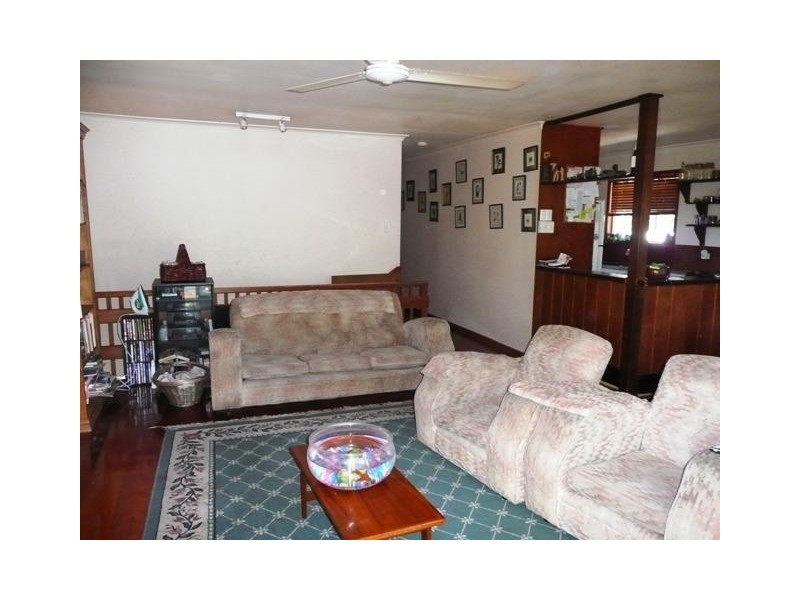 19 Albion Av, Miami QLD 4220