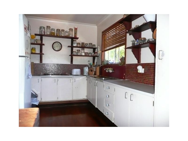 19 Albion Av, Miami QLD 4220