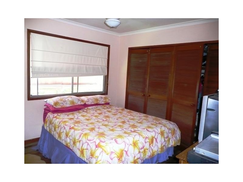 19 Albion Av, Miami QLD 4220