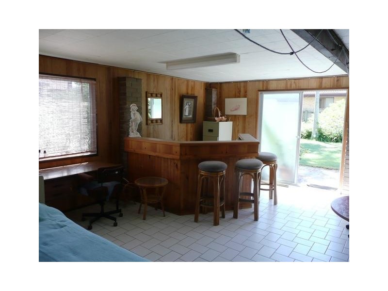 19 Albion Av, Miami QLD 4220