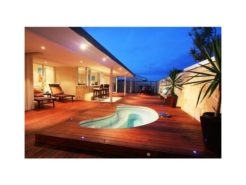 4 Sugarleaf Ct, Burleigh Waters QLD 4220