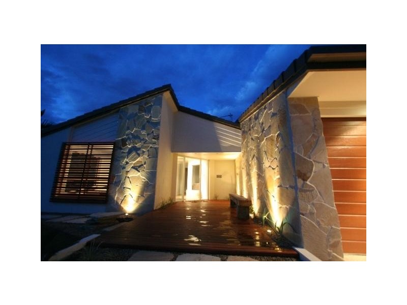 4 Sugarleaf Ct, Burleigh Waters QLD 4220