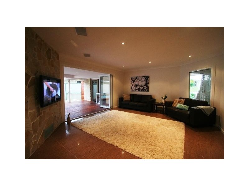 4 Sugarleaf Ct, Burleigh Waters QLD 4220