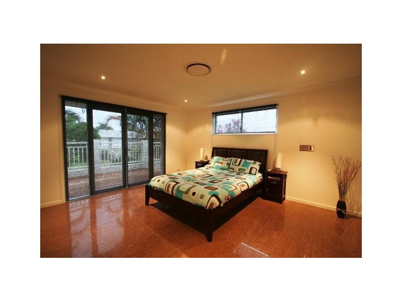 4 Sugarleaf Ct, Burleigh Waters QLD 4220
