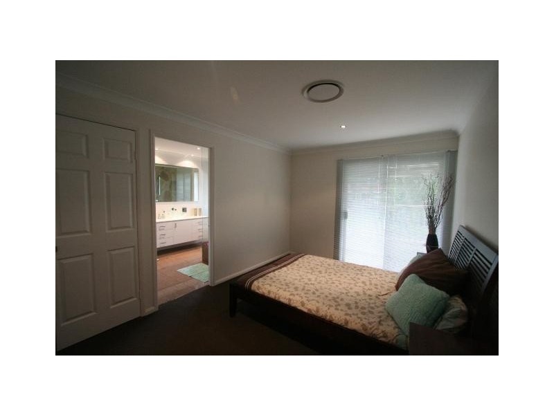 4 Sugarleaf Ct, Burleigh Waters QLD 4220