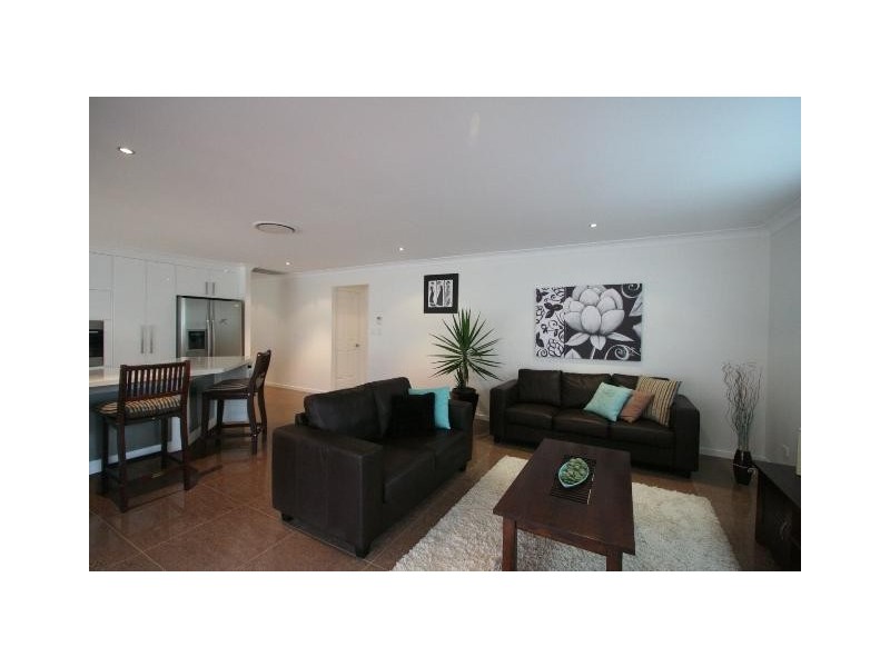4 Sugarleaf Ct, Burleigh Waters QLD 4220