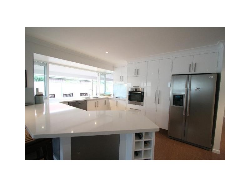 4 Sugarleaf Ct, Burleigh Waters QLD 4220
