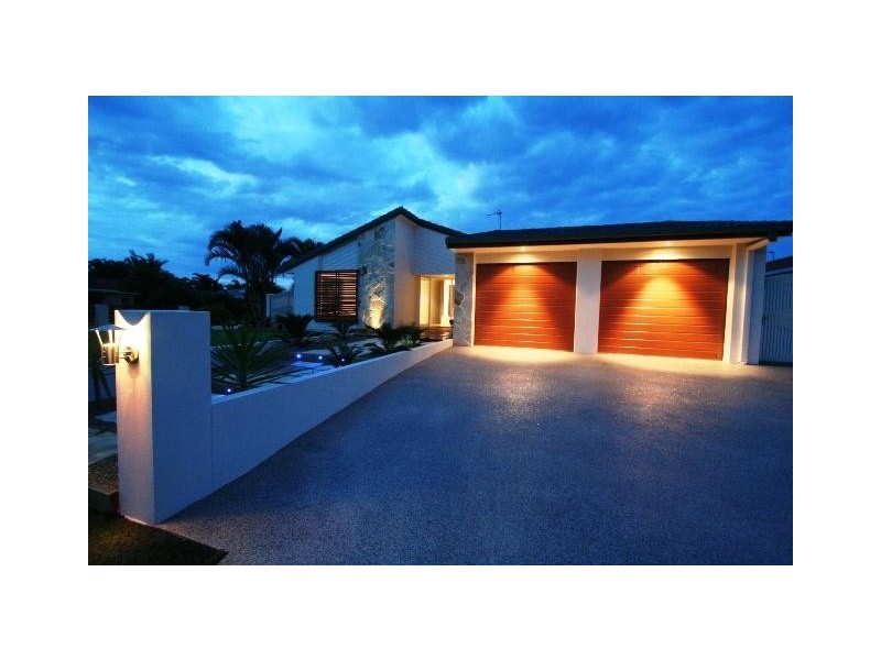 4 Sugarleaf Ct, Burleigh Waters QLD 4220