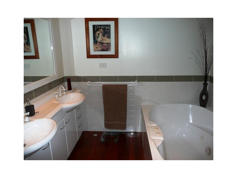 8 Iragana St, Hope Island QLD 4212
