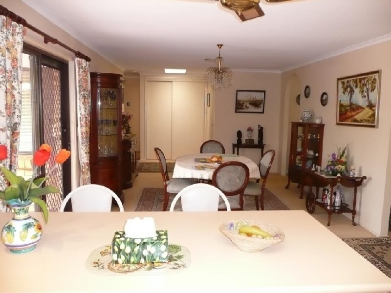 77 Sovereign Dr, Mermaid Waters QLD 4218