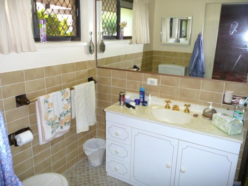 77 Sovereign Dr, Mermaid Waters QLD 4218