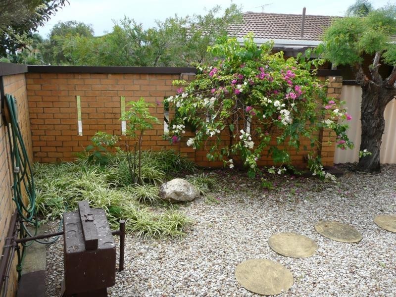 77 Sovereign Dr, Mermaid Waters QLD 4218