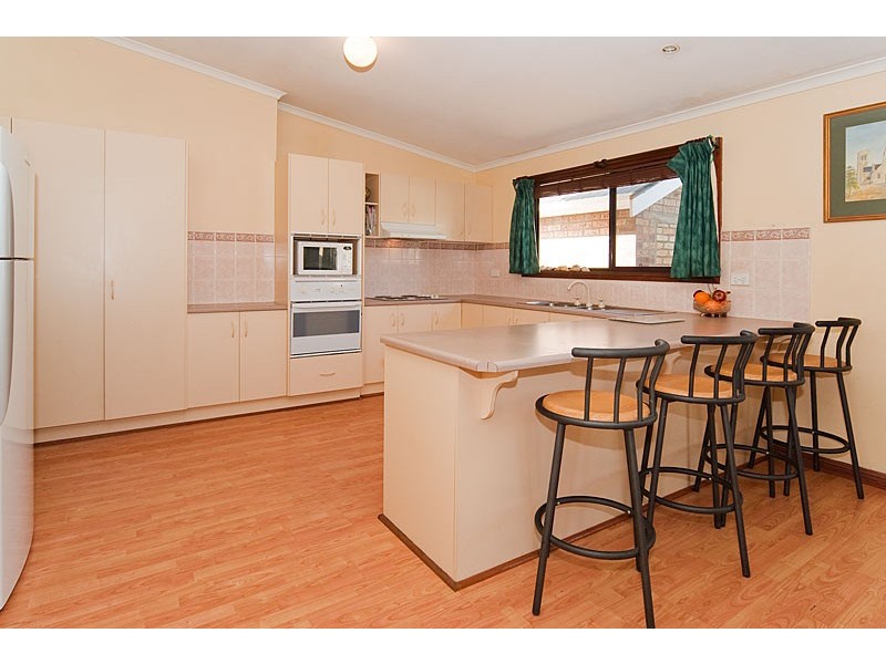 2 Sandergrove Rd, Strathalbyn SA 5255