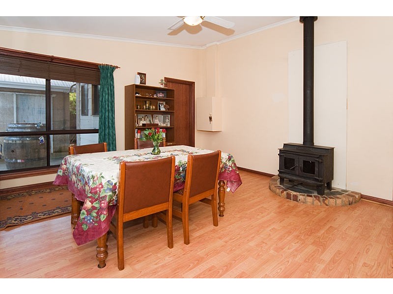 2 Sandergrove Rd, Strathalbyn SA 5255
