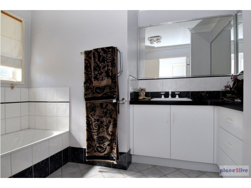 225 GIBBONS RD, Samford QLD 4520