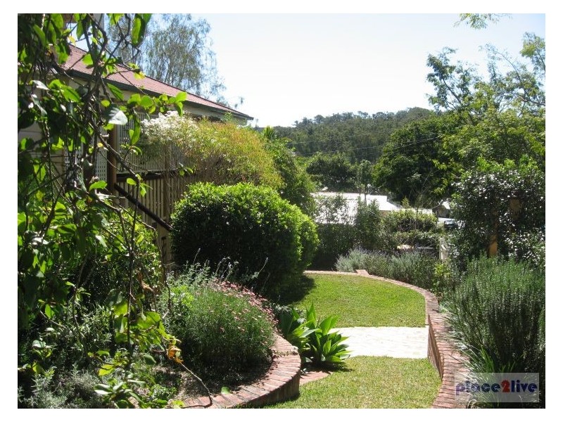 25 Barton Street, Bardon QLD 4065