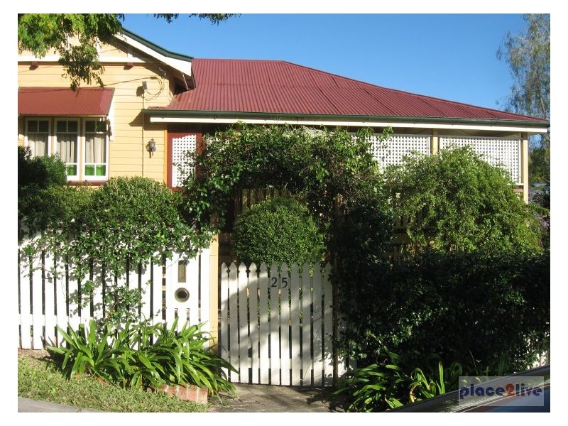 25 Barton Street, Bardon QLD 4065