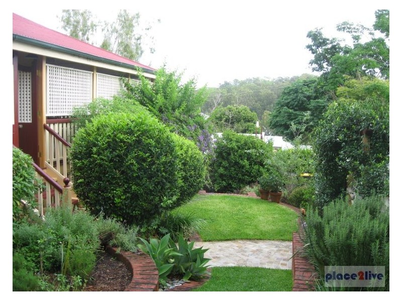 25 Barton Street, Bardon QLD 4065