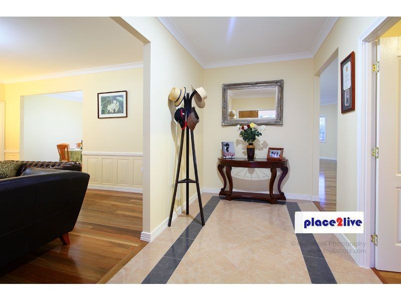 18 CHALMERS CRT, Samford QLD 4520