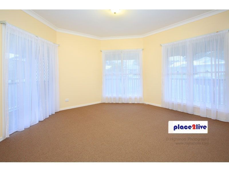 18 CHALMERS CRT, Samford QLD 4520