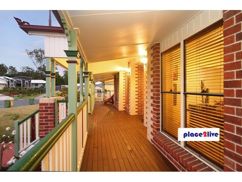 18 CHALMERS CRT, Samford QLD 4520