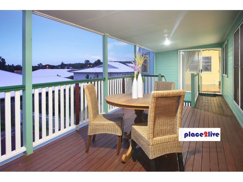 18 CHALMERS CRT, Samford QLD 4520