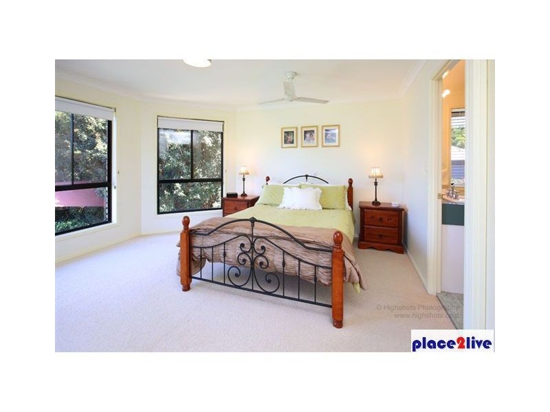 6 SPRY CT, Petrie QLD 4502