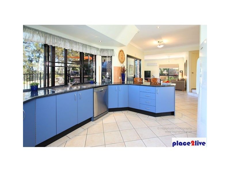 6 SPRY CT, Petrie QLD 4502